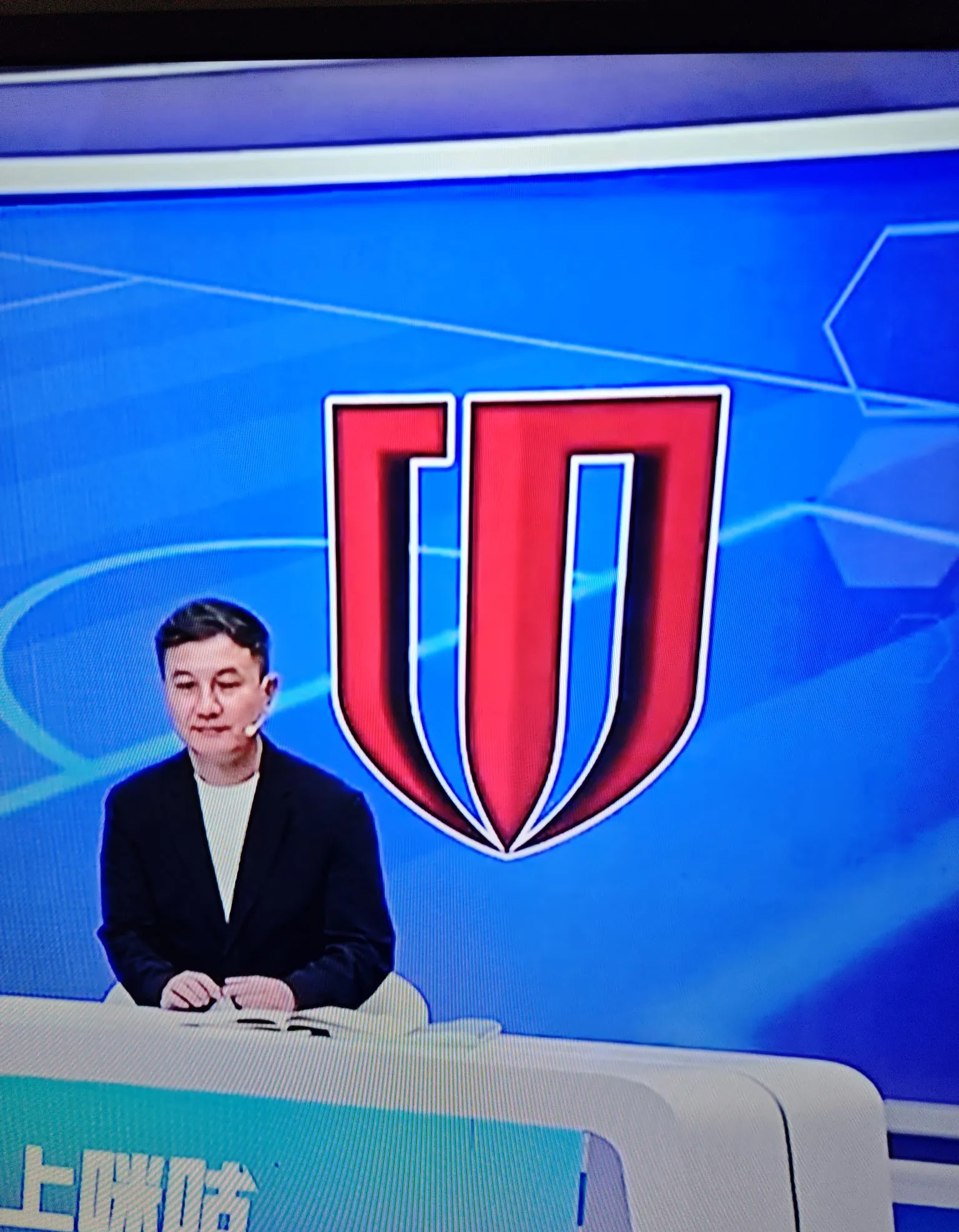 包含窗口期欧篮联焦点战，成都蓉城战术微调，球迷炸锅，年轻球员得到机会的词条