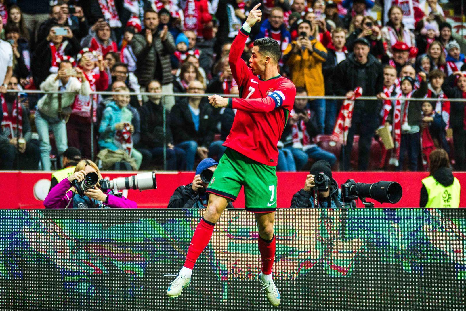 包含集结日葡萄牙体育备战中超；迎来里程碑细节曝光；目标明确；数据趋势出现新变化的词条